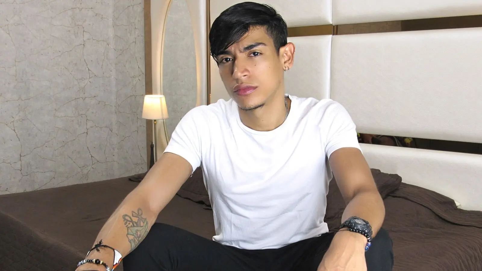 Enter DianGil VIP Show