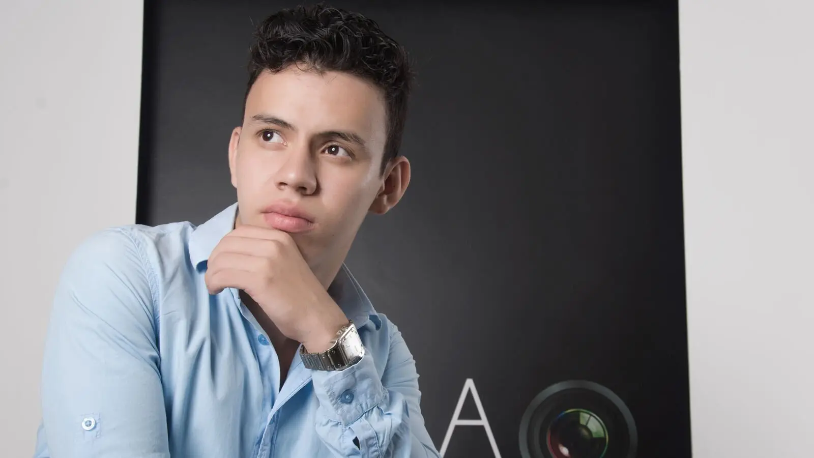 Enter MarkusClark VIP Show