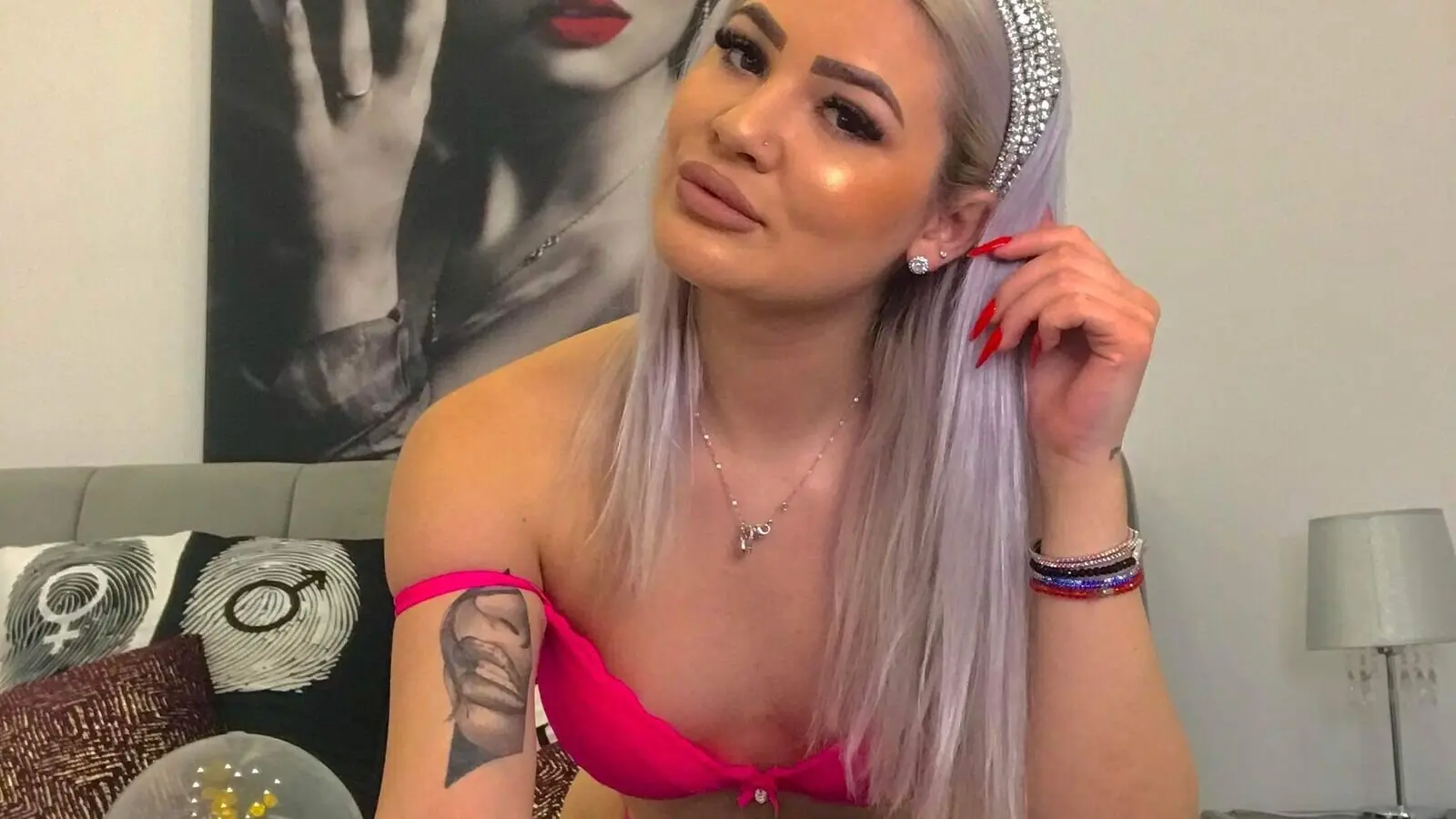 Enter DianaBidascu VIP Show
