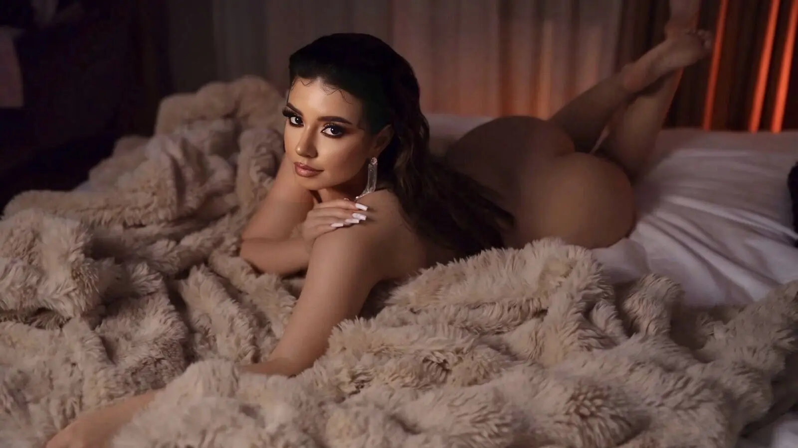 Enter LaraMaison VIP Show