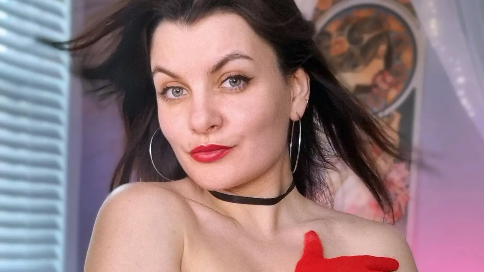 Enter LysandraLace VIP Show