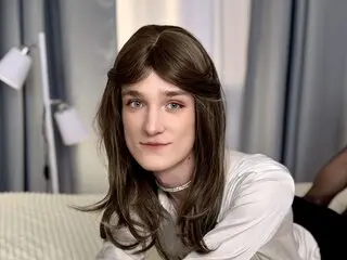 Enter AminaYoun VIP Show